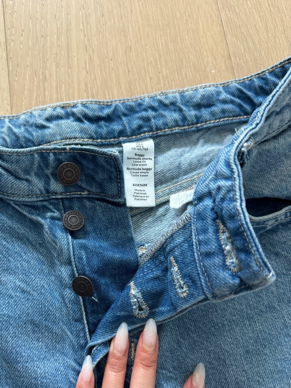H&M Light Blue Baggy Low Denim Shorts - Picture 2 of 3